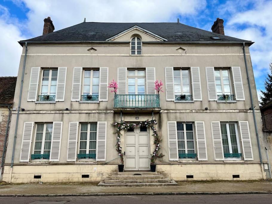 Villeneuve-sur-YonneLa Demeure De Margot - 24 Couchages别墅 外观 照片