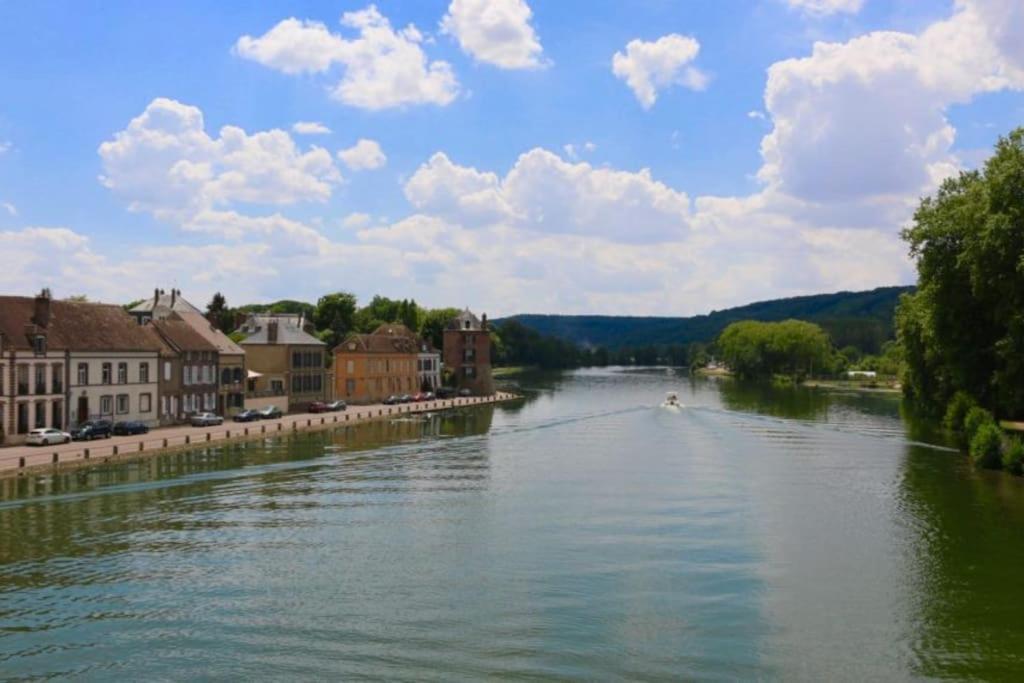Villeneuve-sur-YonneLa Demeure De Margot - 24 Couchages别墅 外观 照片