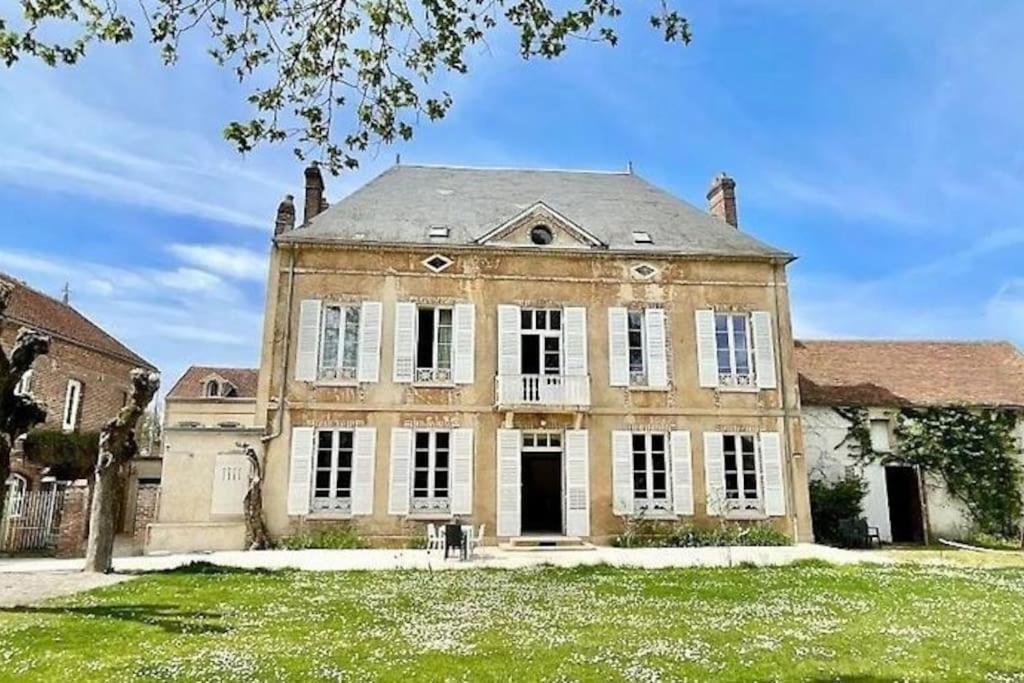 Villeneuve-sur-YonneLa Demeure De Margot - 24 Couchages别墅 外观 照片