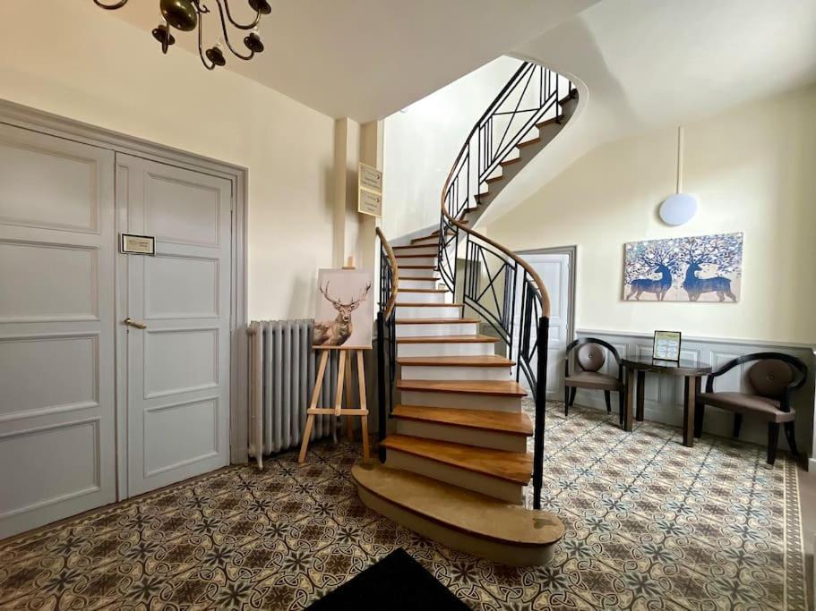 Villeneuve-sur-YonneLa Demeure De Margot - 24 Couchages别墅 外观 照片