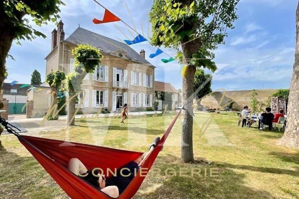 Villeneuve-sur-YonneLa Demeure De Margot - 24 Couchages别墅 外观 照片